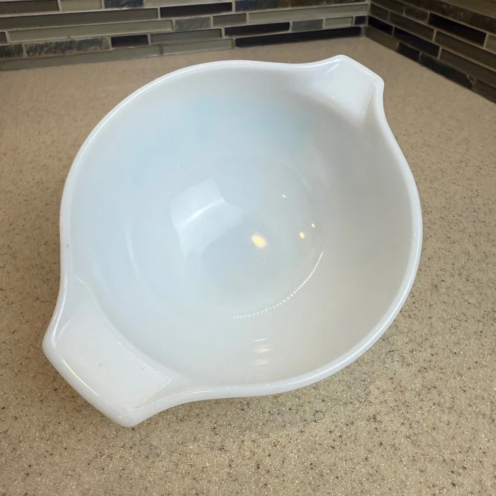 Vintage Pyrex 441 Butterprint Cinderella Mixing Bowl 1.5pt Turquoise White Amish